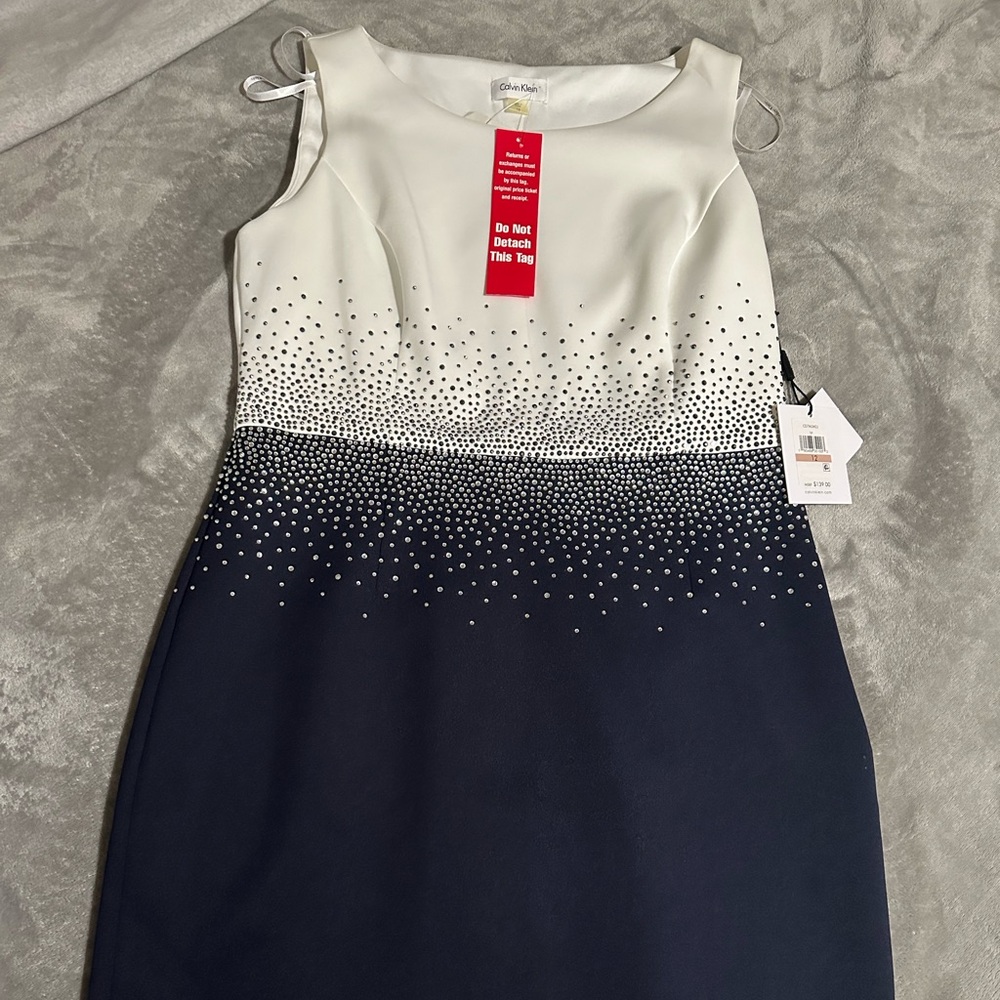 CALVIN KLEIN SLEEVELESS SHEATH DRESS